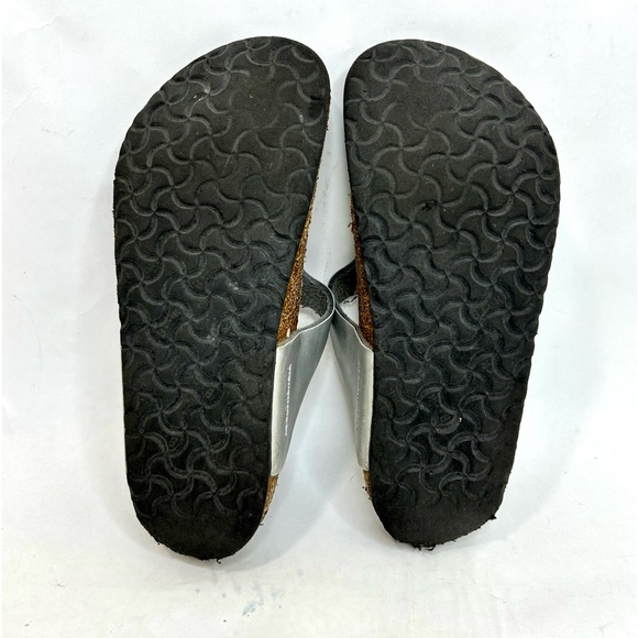 Birkenstocks Kids Silver Gizeh Thong Sandals size 1 - Picture 7 of 12